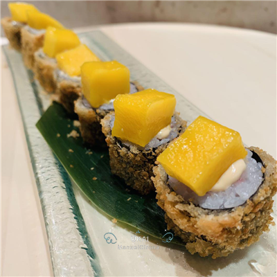 731SPICY MAGURO MANGO AKE MAKI